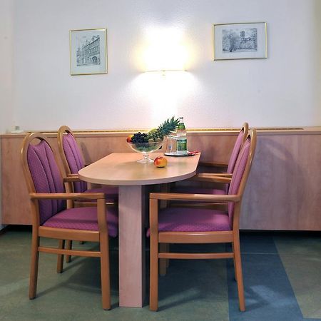 Hotel Gruener Baum Pommersfelden Екстериор снимка