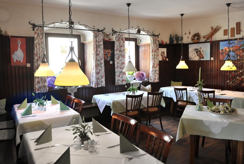 Hotel Gruener Baum Pommersfelden Екстериор снимка