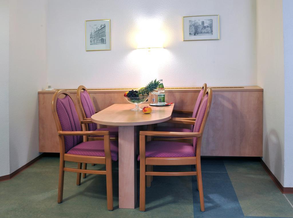 Hotel Gruener Baum Pommersfelden Екстериор снимка