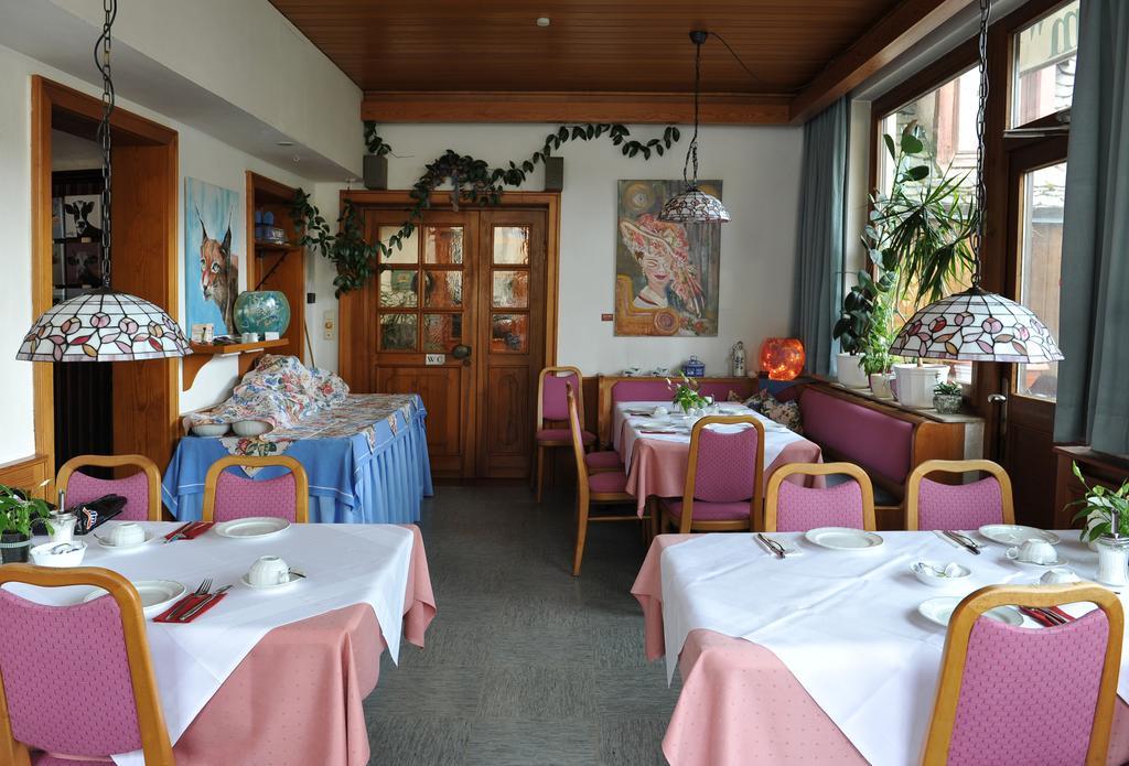 Hotel Gruener Baum Pommersfelden Екстериор снимка